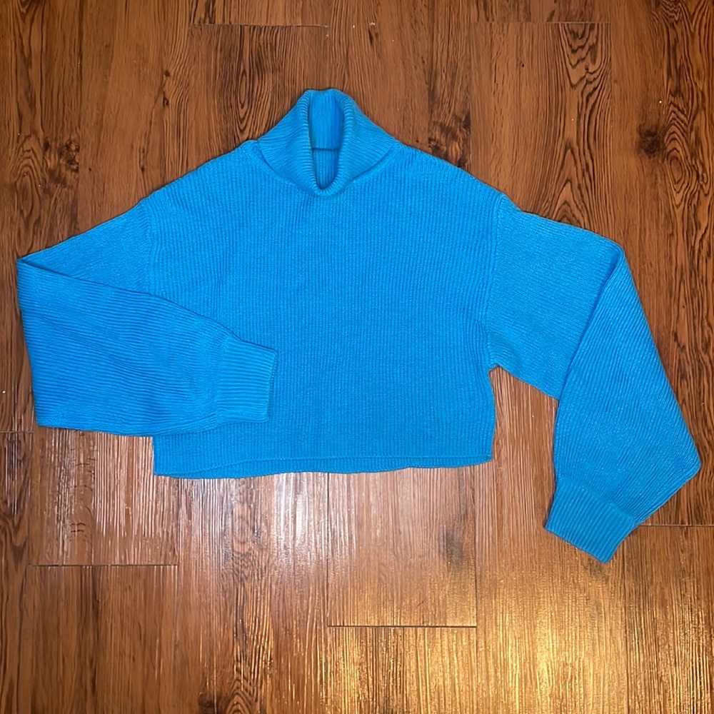 Blue cropped sweater, size extra small
